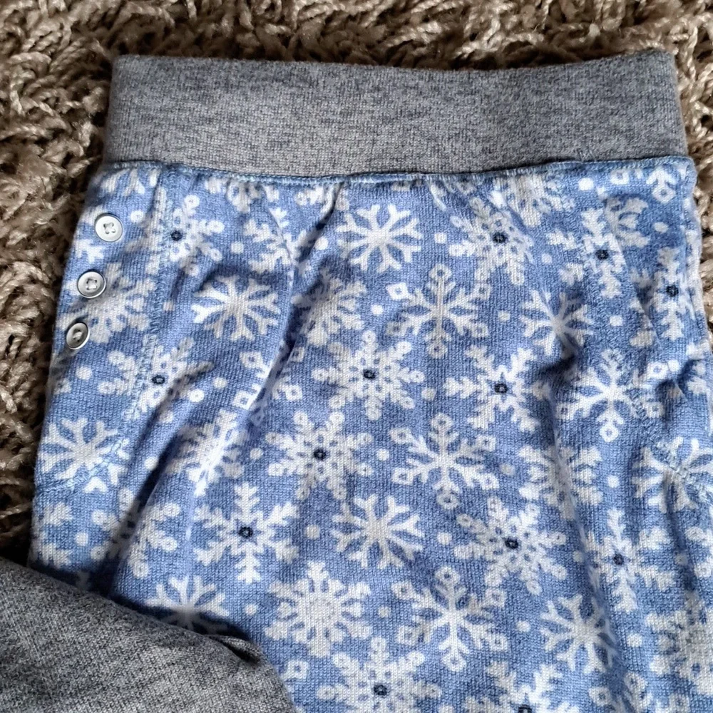 Cuddle Duds Blue/Gray Snowflake Pajamas - Picture 3 of 6